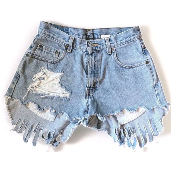 Vtg Levis 565 Cut Off Jean Shorts Student Women 28 Distressed Light Denim 90s - Picture 1 of 12